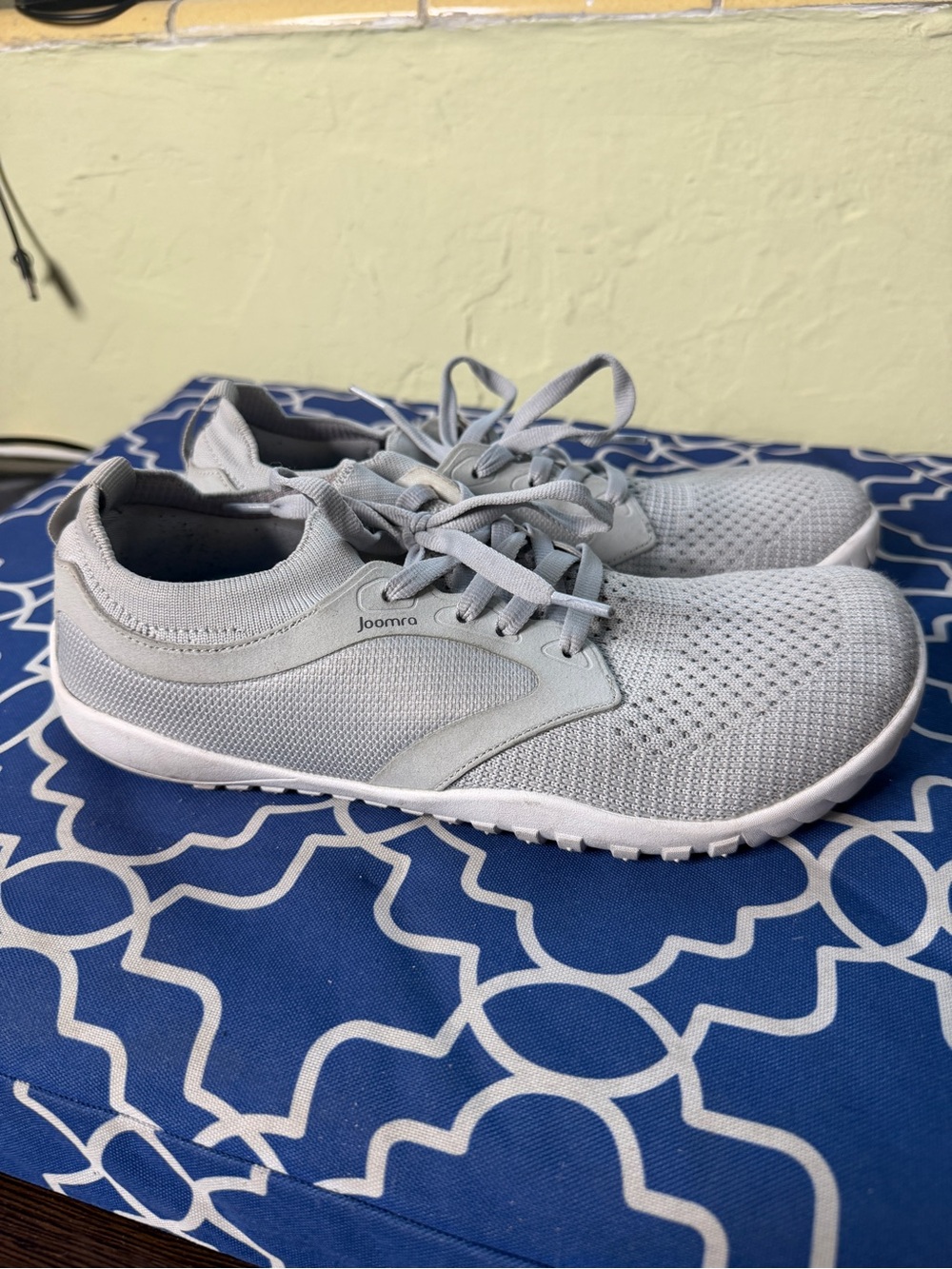 Lightweight Wide Toe Box Minimalist Knit Sneakers in Light Gray